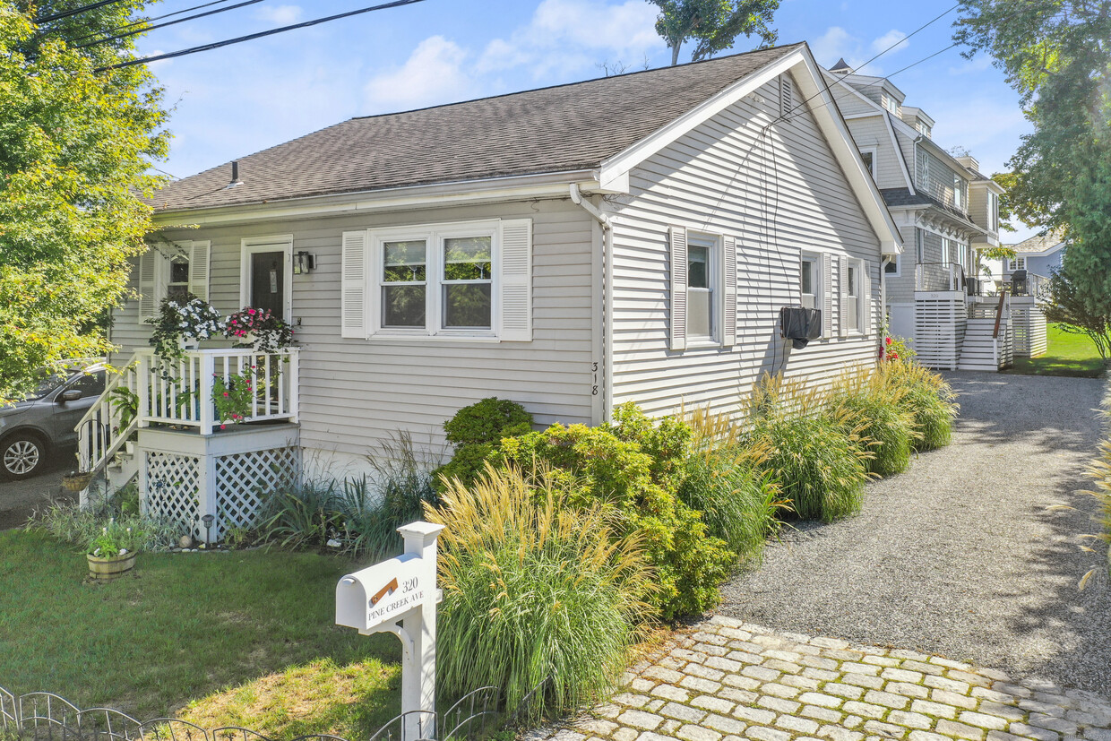 Primary Photo - 318 Pine Creek Ave
