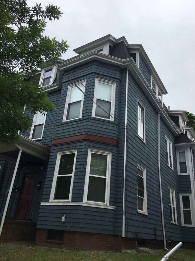 Building Photo - 11 Bond St