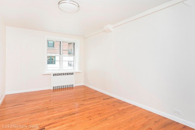 Building Photo - 5532 Netherland Ave