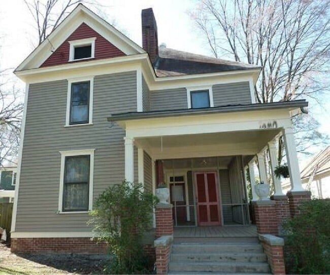 Large 1st floor apt - 1353 La France St NE