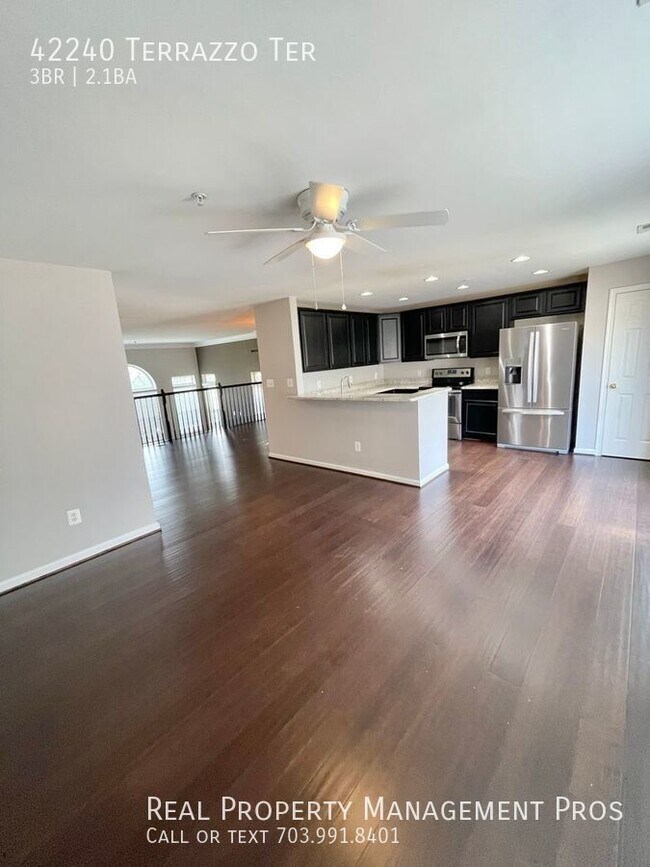 Building Photo - Coming soon-Townhome style condo, with gar...