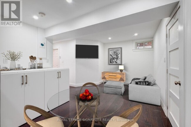 Building Photo - 36 Thyra Ave