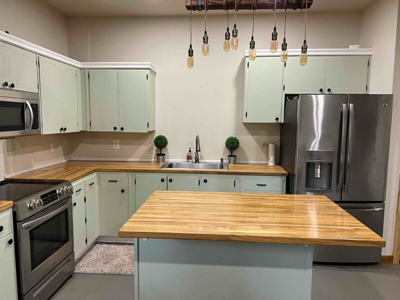 Foto principal - 10950 SE Mather Rd