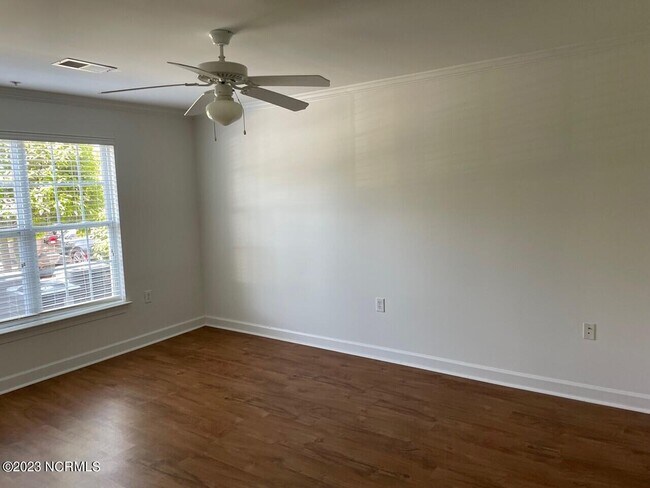 Building Photo - 2820 Bloomfield Ln