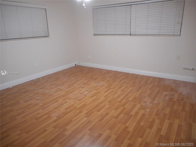 Foto del edificio - 2325 Magnolia Dr