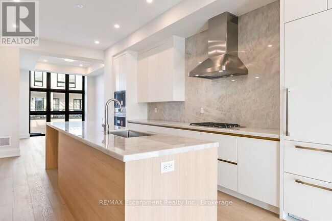 Building Photo - 138 East St