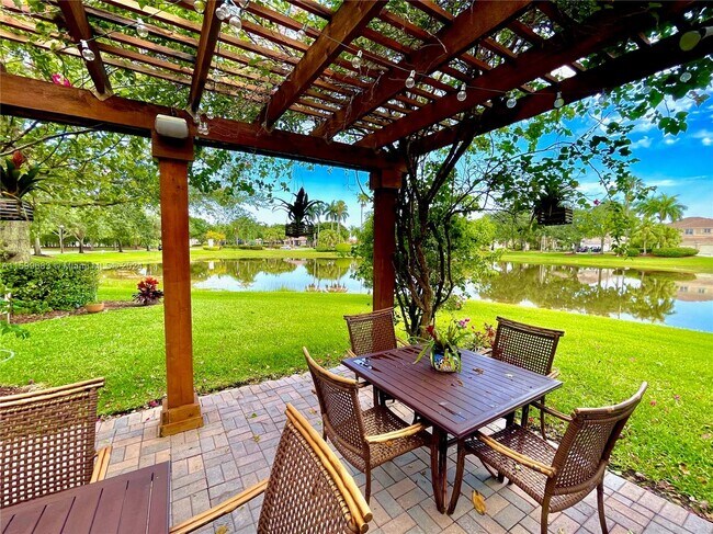 Building Photo - 845 Vista Meadows Dr