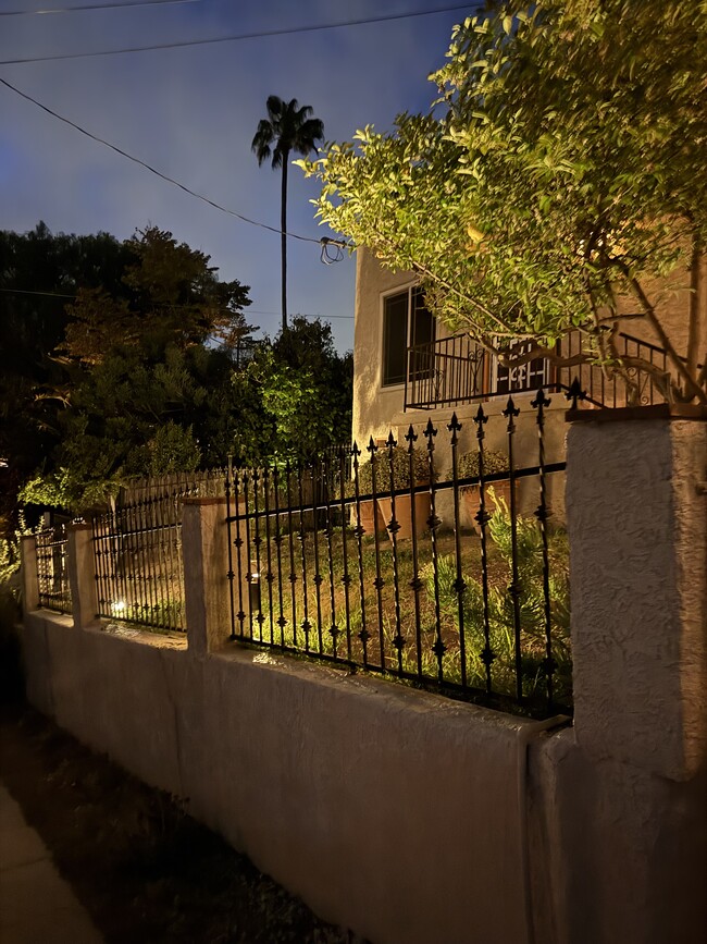 Foto del edificio - 1585 Curran St