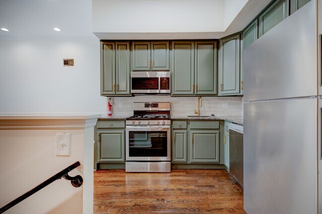 Building Photo - Newly Renovated 6 Bedrooms / 4 Bathrooms at Norris St