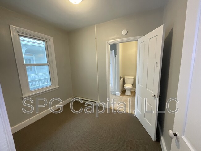 Building Photo - 254 E Louther St