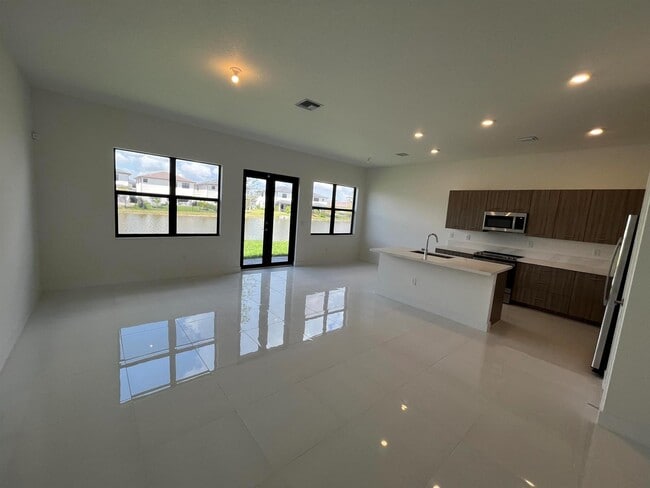 Foto del edificio - 4398 SW 173rd Ave