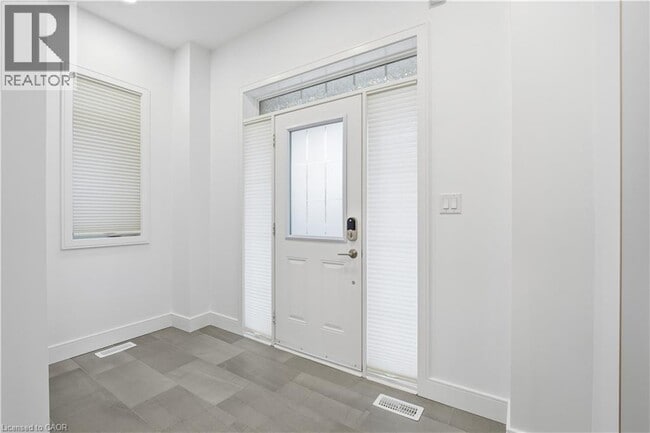 Photo du bâtiment - 87 McKnight Ave