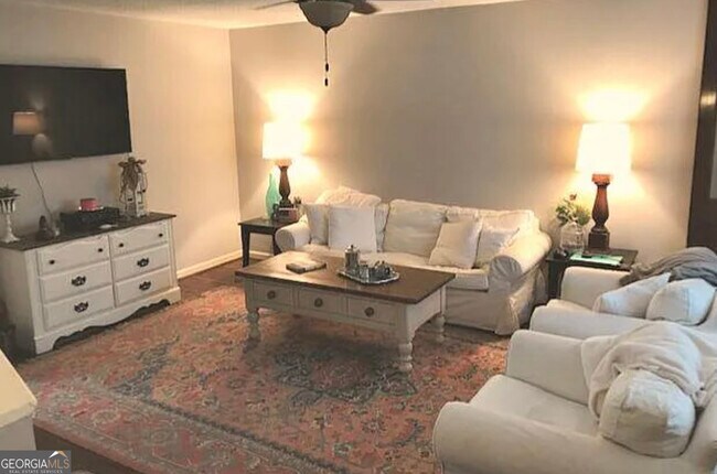 Foto del edificio - 1080 Maple Cir