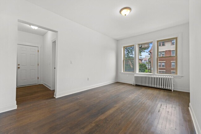 Foto del edificio - 2905 N Bartlett Ave
