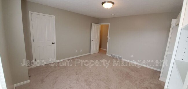 Building Photo - 459 Pheasant Ridge Dr