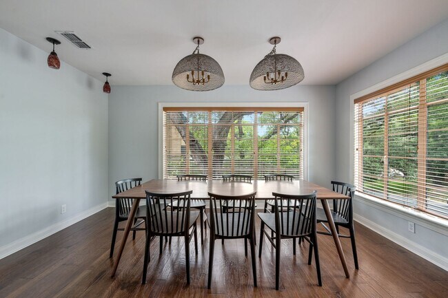 Building Photo - Remodeled Travis Heights Bungalow - 3 BR /...
