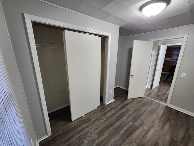 Foto del edificio - 523 W Trusler St