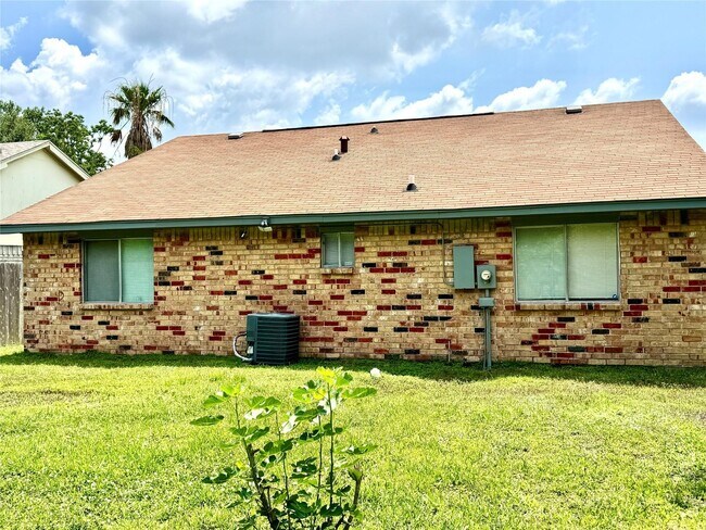 Foto del edificio - 13518 Townwood Dr