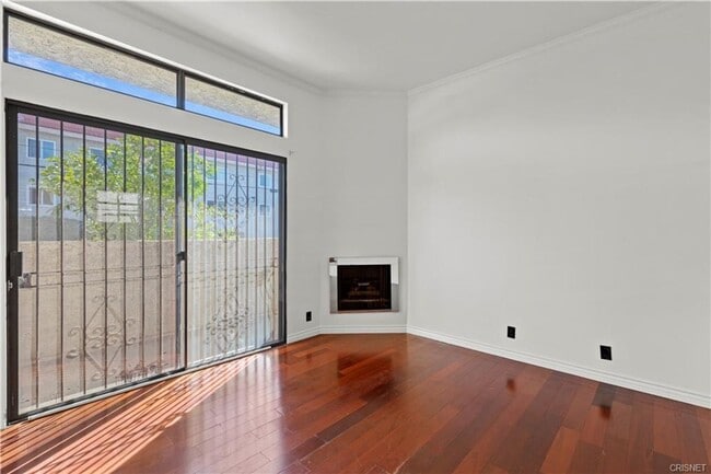 Building Photo - Gorgeous NOHO Townhome for Rent