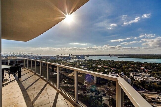 Foto del edificio - 10225 Collins Ave