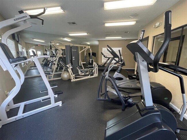 Foto del edificio - 5530 Chrishire Way