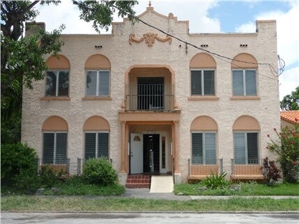 Foto principal - 3237 SW 4th St