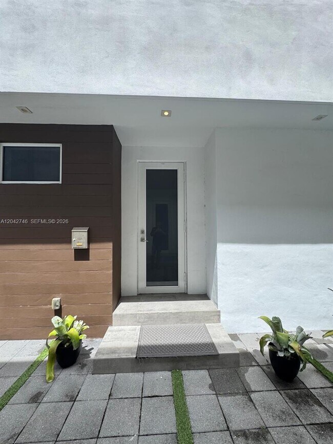 Foto del edificio - 2947 SW 27th Terrace