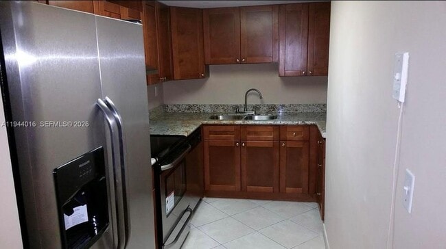 Foto del edificio - 1975 Normandy Dr