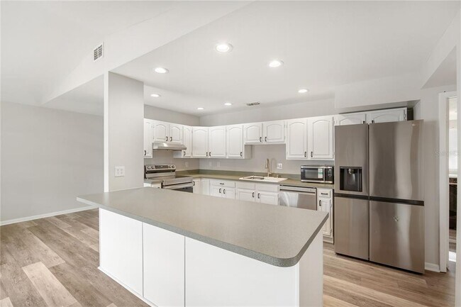Foto del edificio - 9618 Pineridge Ave