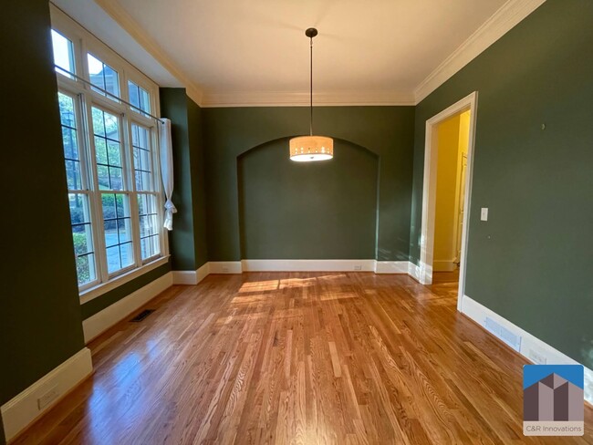 Foto del edificio - 1377 Greencrest Ct
