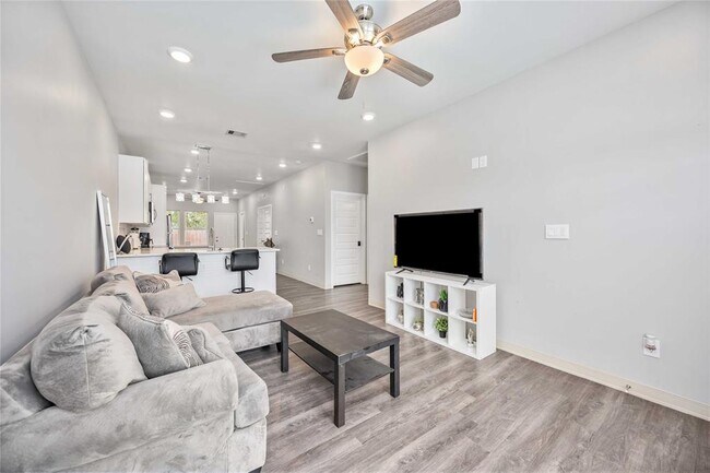 Foto del edificio - 8009 Sterlingshire St