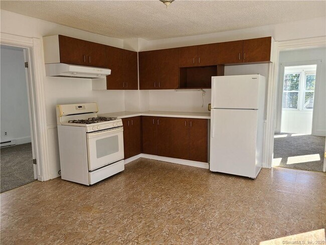 Building Photo - 39 Van Zant St