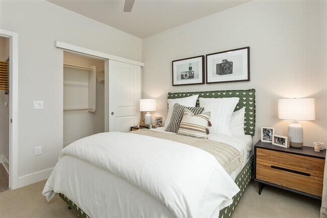 Building Photo - The Retreat at Rio Salado