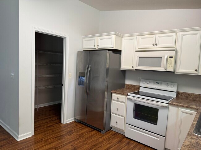 Building Photo - 154 Fox Haven Dr