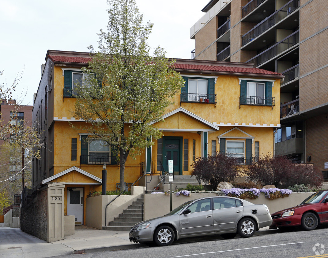 Building Photo - The Isola Bella Apartments