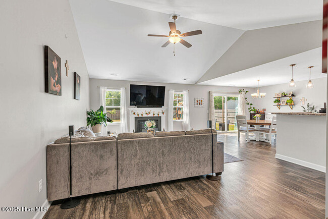 Building Photo - 310 Sunrose Dr