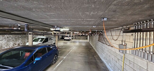 Foto del edificio - 2349 S Bentley Ave