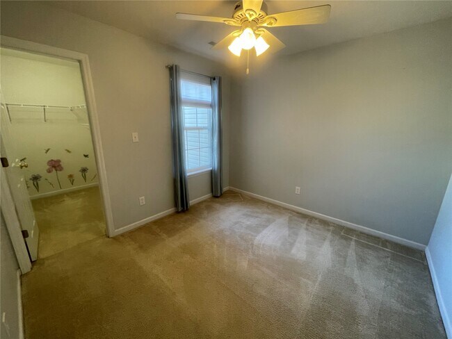 Foto del edificio - 634 Country Heights Dr