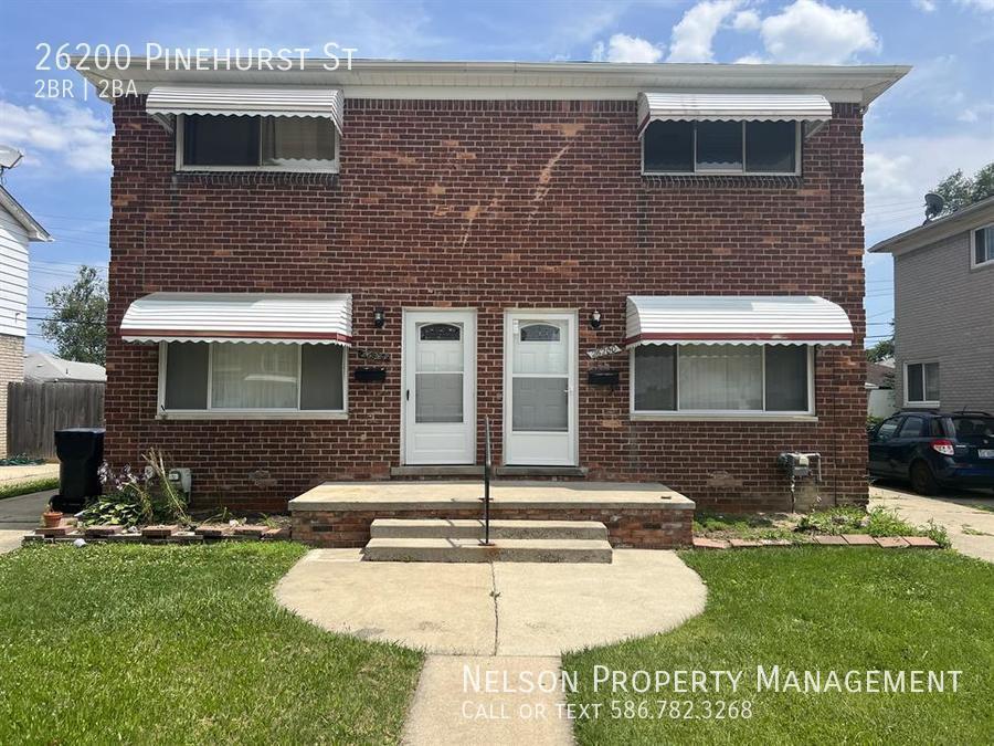 Foto principal - 26200 Pinehurst St