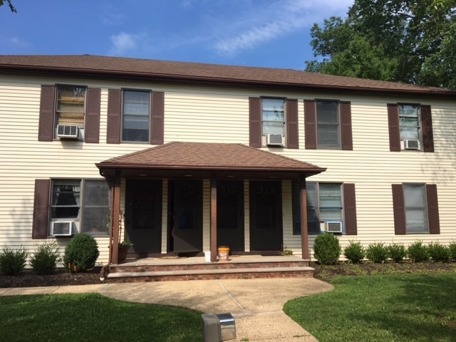 Building Photo - 384 Somerset St