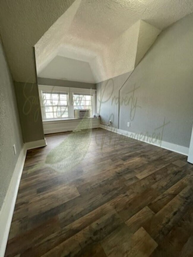 Foto del edificio - 2639 E 29th St
