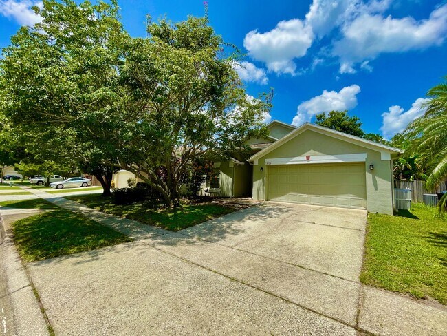 Foto del edificio - Modern 4-Bed, 2-Bath Solar-Powered Home Near UCF