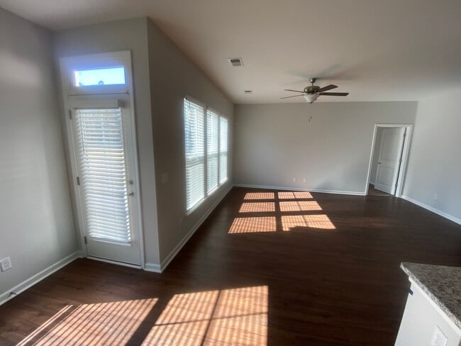 Building Photo - Brand New Home!! Available Now!