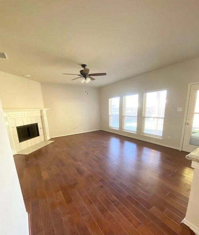 Foto del edificio - 1515 Summerfield Dr