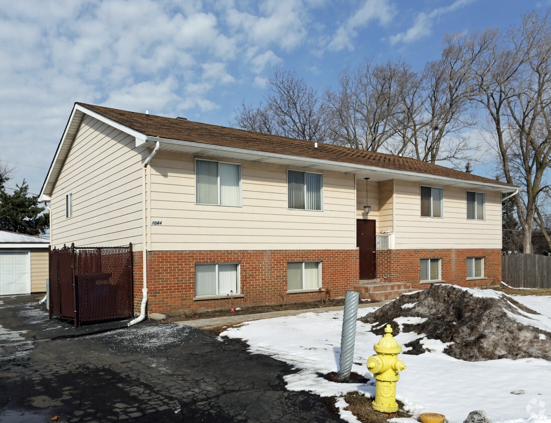 1044 S York Rd, Bensenville, IL 60106 1044 S York Rd Bensenville, IL