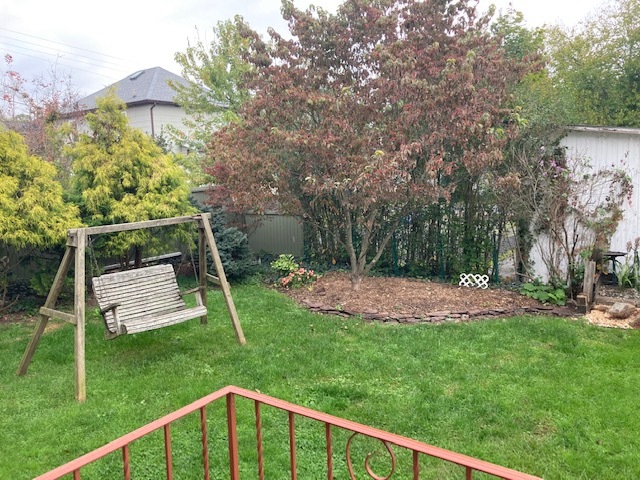 Private fenced-in rear yard - 112 Harrison St