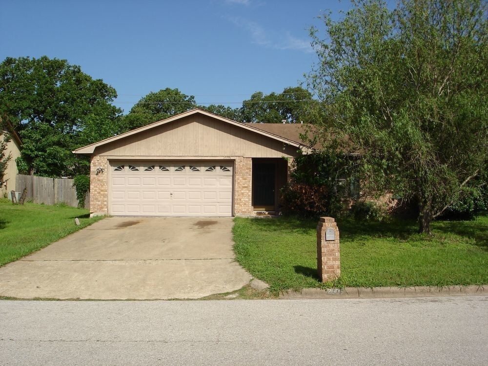 Primary Photo - 2607 Westwood Main Dr
