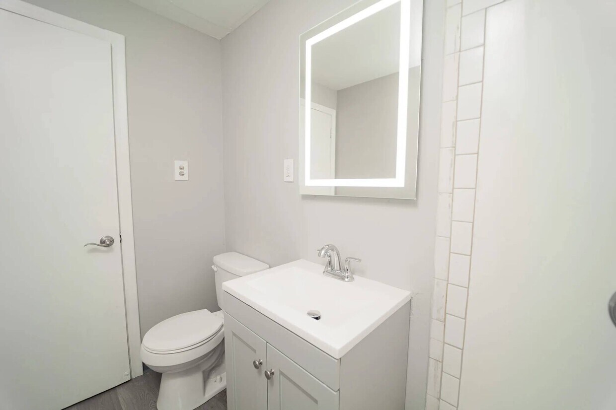 Enclave West Hartford / Parc West Apartments in West Hartford, CT