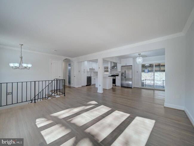 Building Photo - 2303 W Longview Dr