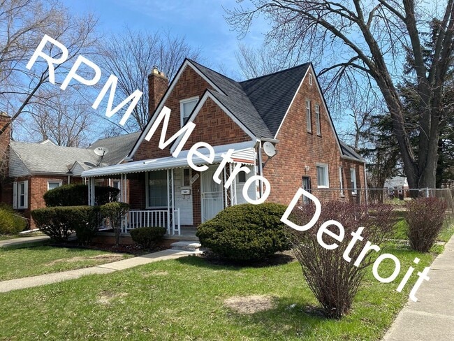 Building Photo - Great Detroit Bungalow